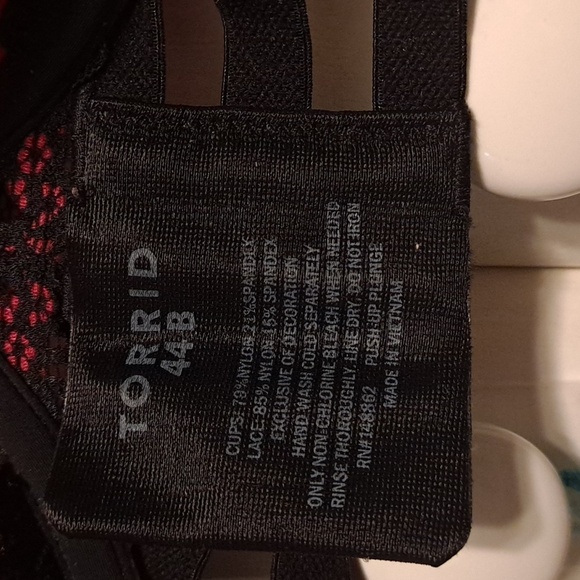 Torrid push up plunge bra red with black lace size 44B - Picture 5 of 5